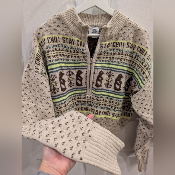 Urban Outfitters 1/2 Zip sweater - Picture 4 of 7